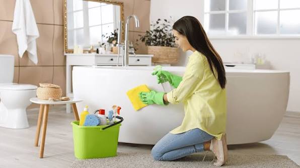 bathroom deep cleaning